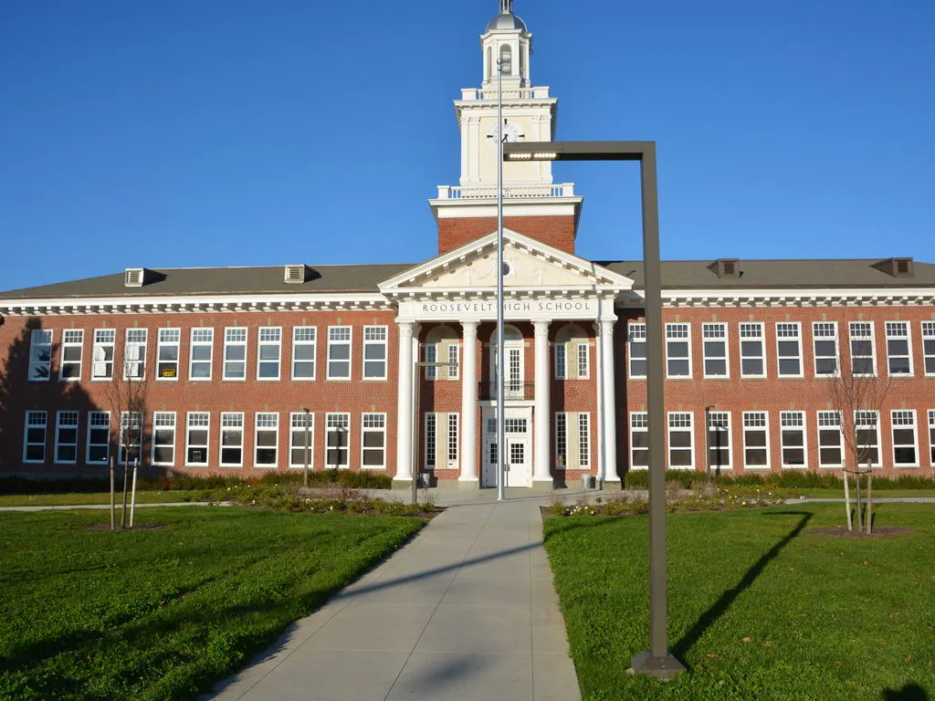 Roosevelt High School, USA - LIGMAN - EN